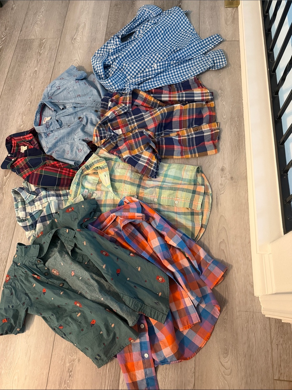 8 little boys mixed Button-Down Shirts (Blue, Green, Orange, Red)